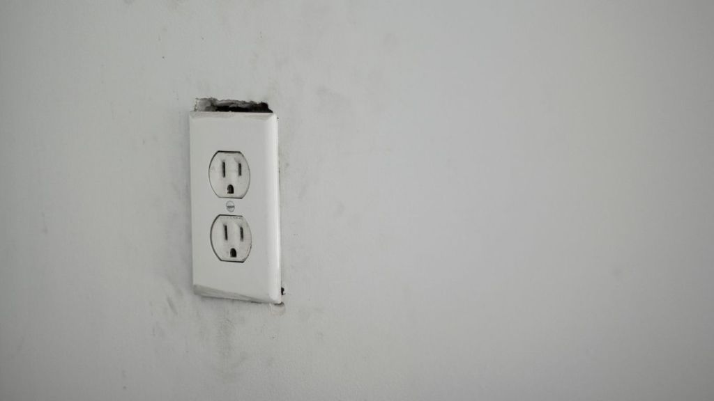 Prise électrique non conforme